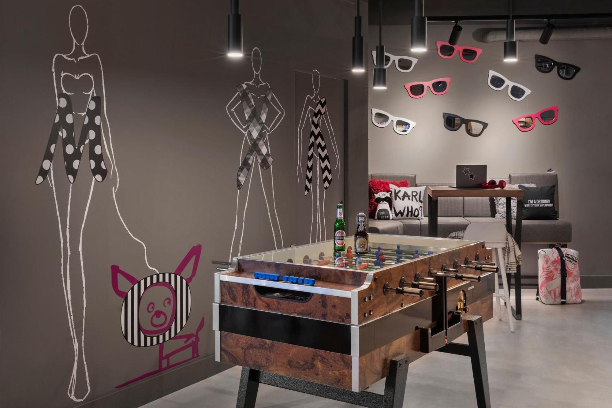 Moxy Duesseldorf City Eksteriør billede