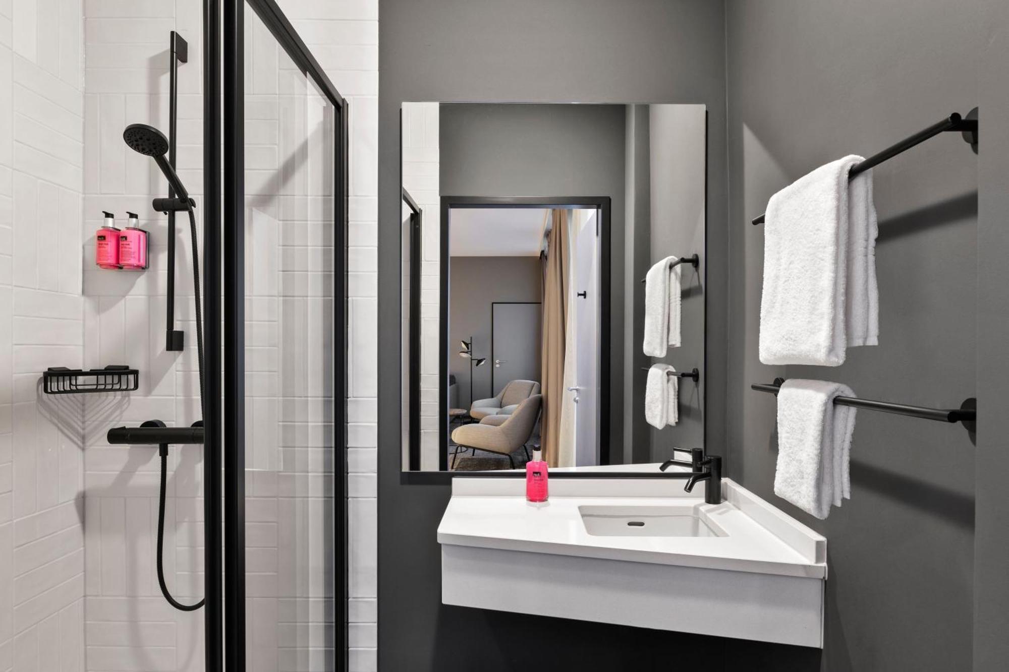 Moxy Duesseldorf City Eksteriør billede