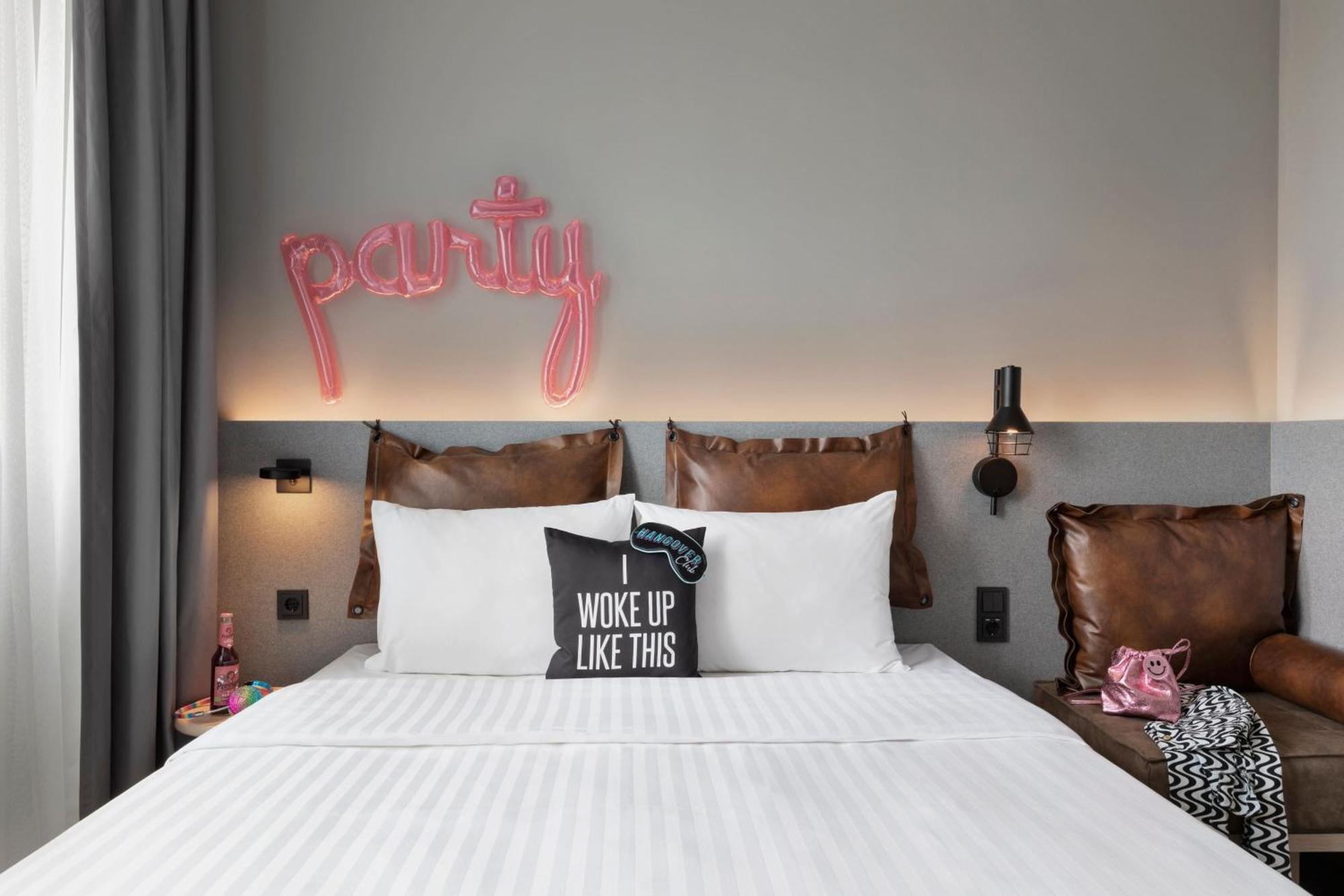 Moxy Duesseldorf City Eksteriør billede