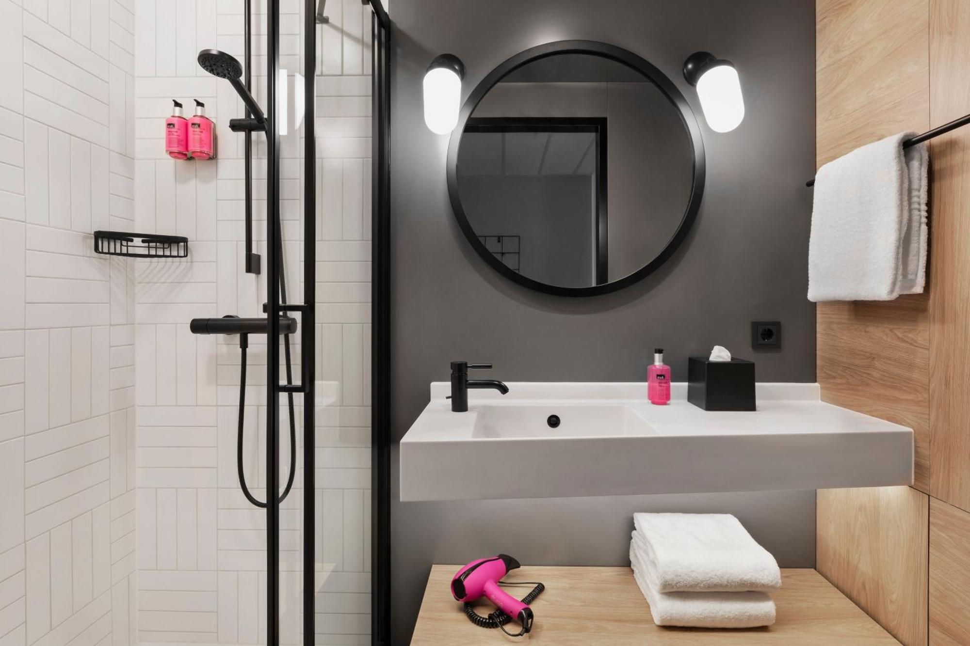 Moxy Duesseldorf City Eksteriør billede