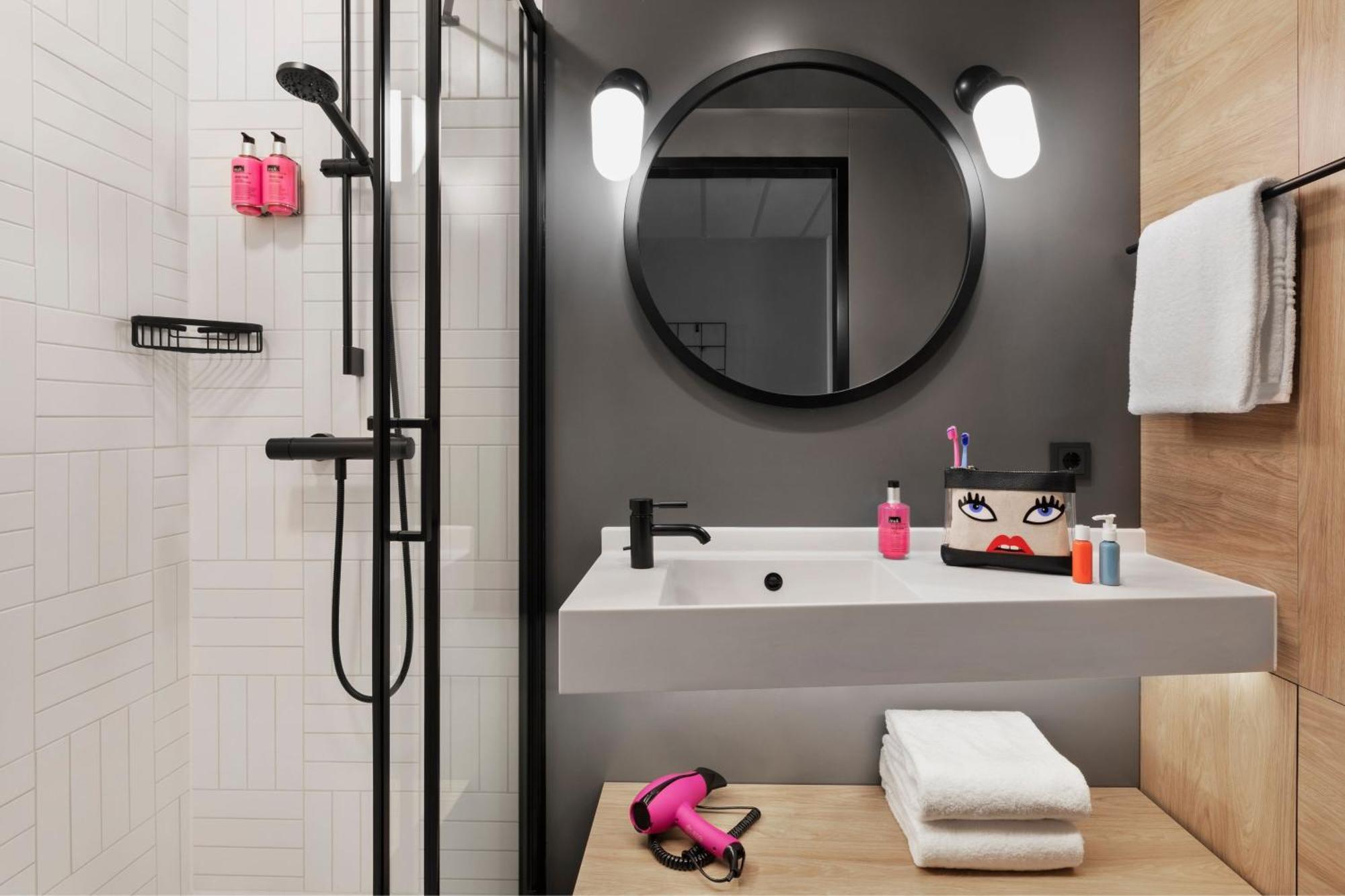 Moxy Duesseldorf City Eksteriør billede