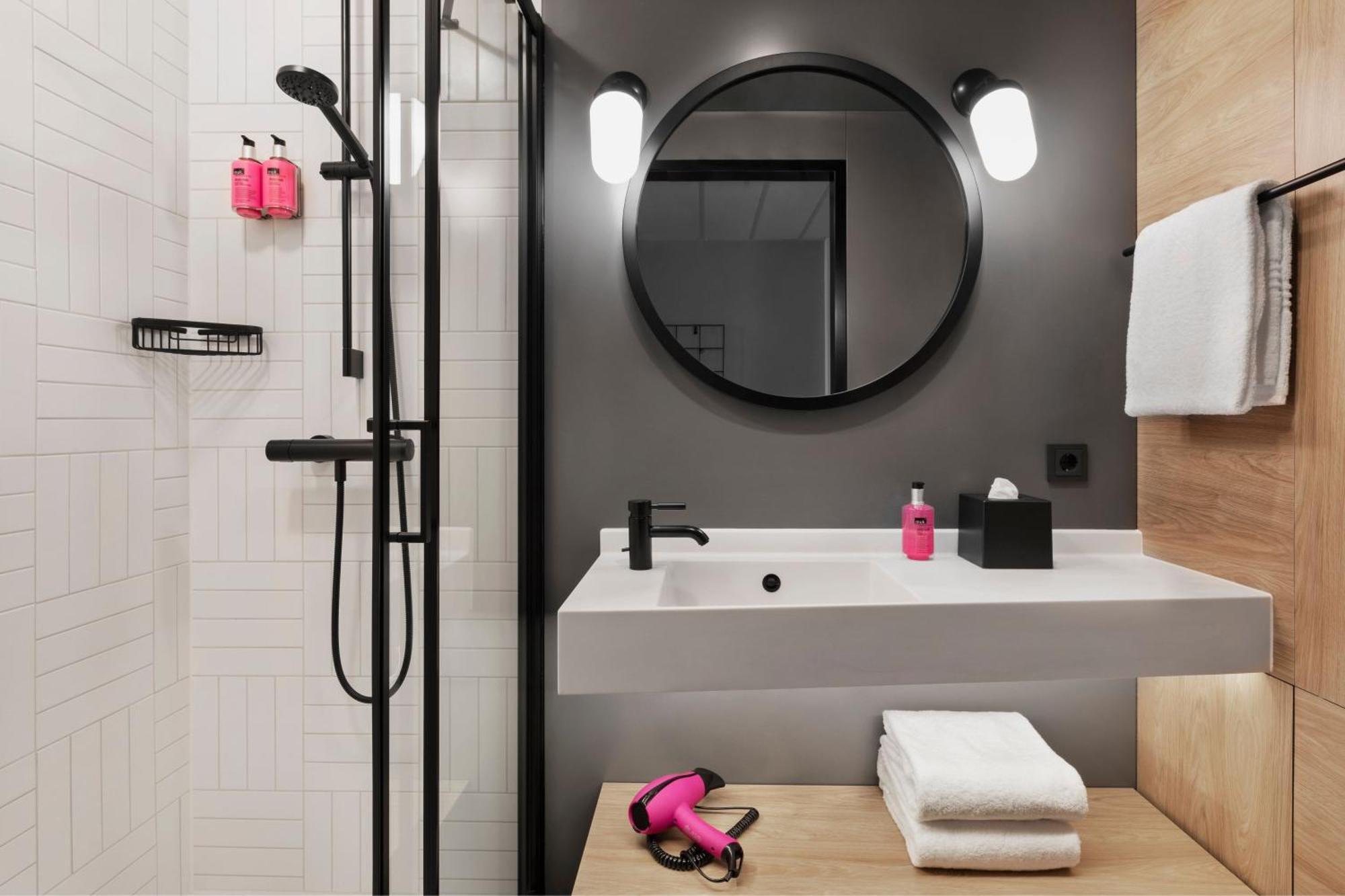 Moxy Duesseldorf City Eksteriør billede