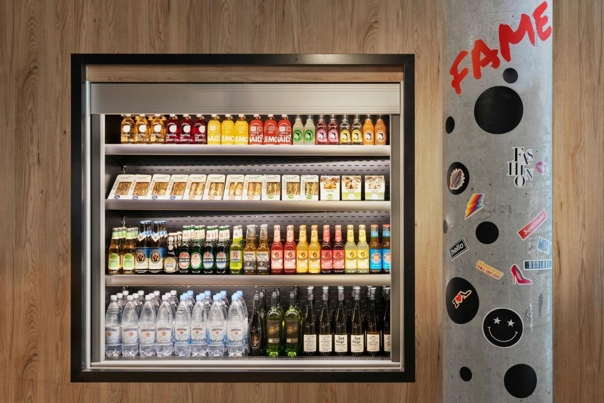 Moxy Duesseldorf City Eksteriør billede