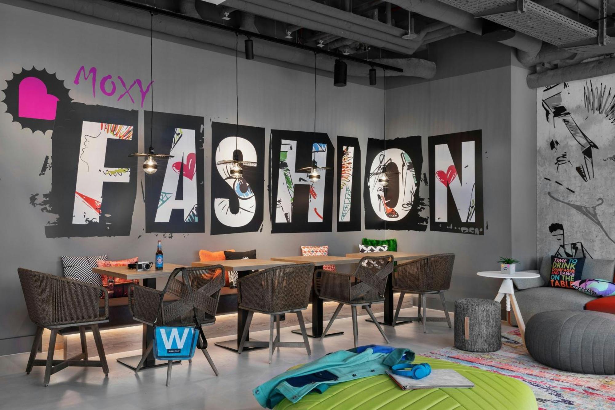 Moxy Duesseldorf City Eksteriør billede