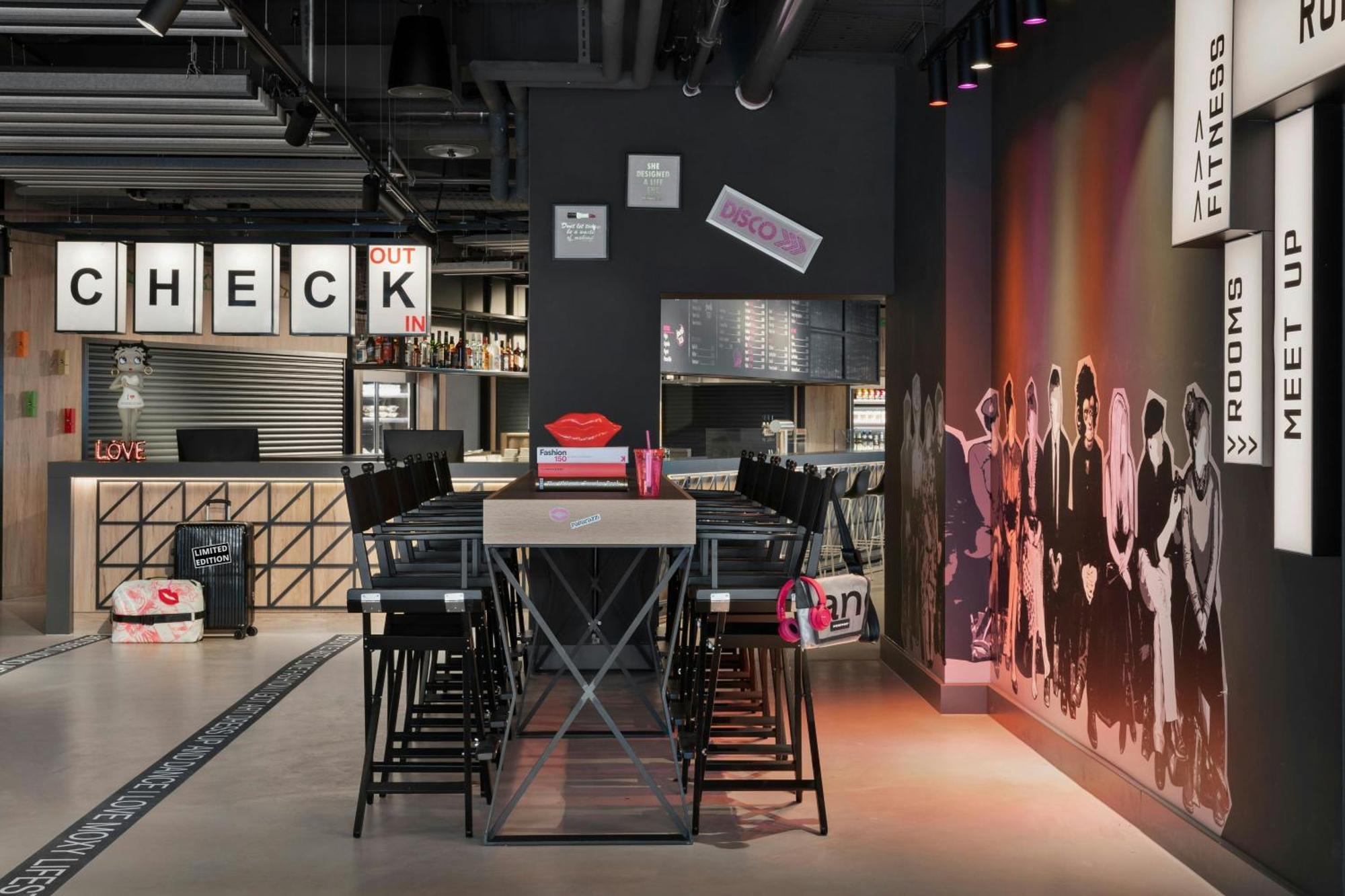 Moxy Duesseldorf City Eksteriør billede